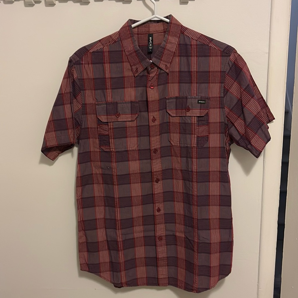 Men’s large RVCA short sleeve button up.